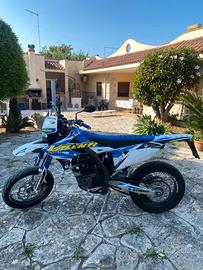 Moto Suzuki Valenti 125