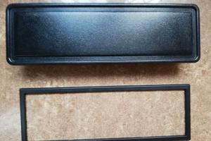 Mascherina copriforo vano autoradio Ford Capri III