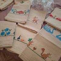 asciugamani di canapa antica con ricami a mano