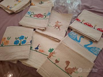 asciugamani di canapa antica con ricami a mano