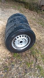 Treno gomme invernali 235/65 R16 con cerchi