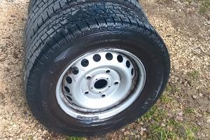 Treno gomme invernali 235/65 R16 con cerchi