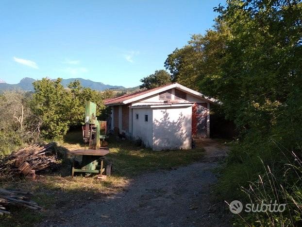 Capannone agricolo e terreni in Lunigiana (MS) - Vista 2