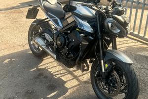 Triumph street triple 765 r