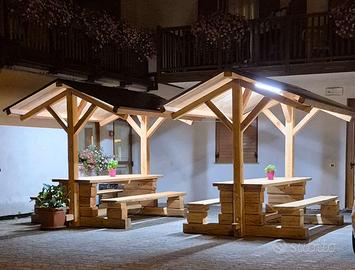 Tavolo da giardino con copertura