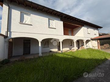 CASA DI CORTE A VEROLAVECCHIA