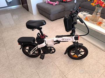 Bicicletta Elettrica DYU A5 White accessoriata