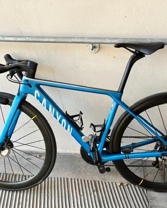 bici da corsa Canyon Ultegra Di2 + Garmin Vector2