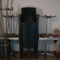 numero 12 sedie in plastica