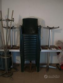 numero 12 sedie in plastica