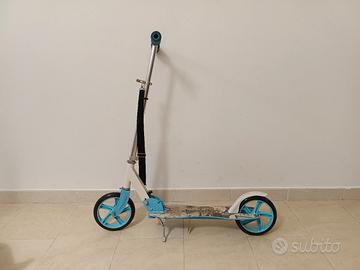 Monopattino manuale per bambini 