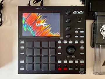 Akai MPC One – Come nuova + DeskSaver e Stand