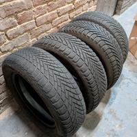 Set di 4 pneumatici invernali Pirelli misura
