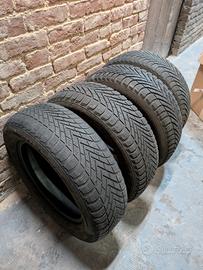 Set di 4 pneumatici invernali Pirelli misura