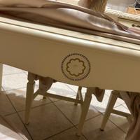 tavola con sedie nuovissime