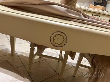 tavola con sedie nuovissime