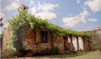 Casa in pietra vicino al mare