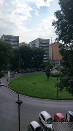 Stanza con balcone- Zona Isola - Libera dal 1° apr