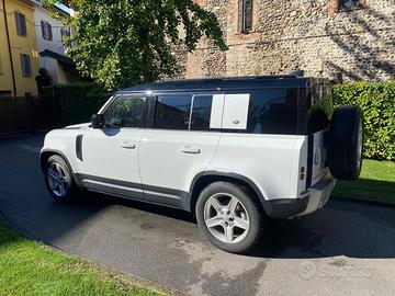 LAND ROVER Defender - 2023