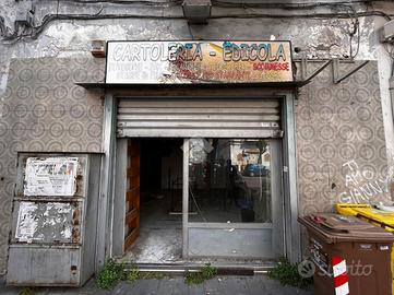 NEGOZIO A NAPOLI