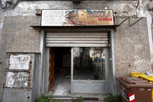 NEGOZIO A NAPOLI
