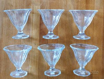 Set di 6  coppe, in vetro trasparente sfaccettato,