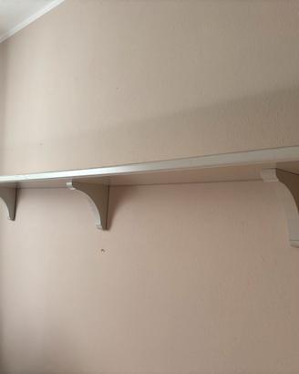 Coppia mensole grigio chiaro con staffe decorative