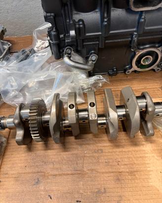MOTORE YAMAHA R6  CON CORPO FARFALLATO