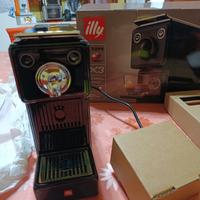 Macchina del caffè Illy a capsule