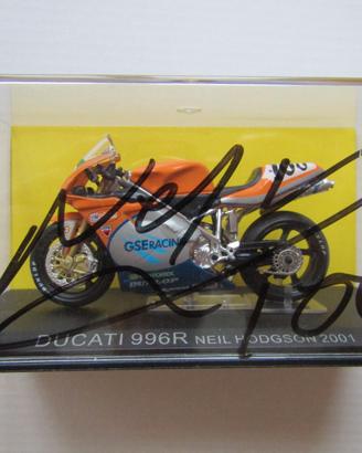 Modellino N. Hodgson con autografo Ducati 996R
