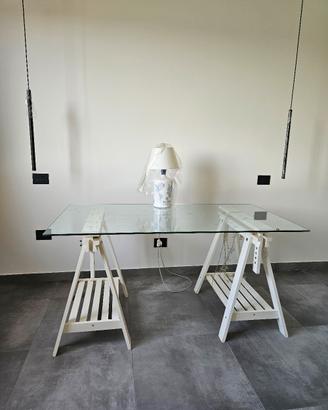 Scrivania cavalletti e piano vetro IKEA