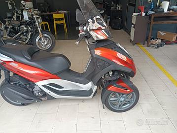 Piaggio MP3 300 scooter
