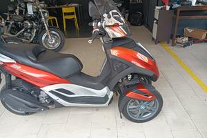 Piaggio MP3 300 scooter