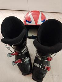 scarponi da sci e casco bambino