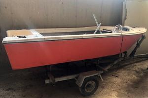 Barca con carrello porta barca