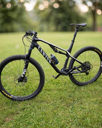 Canyon Lux CF SL 7.0 – XL Carbonio