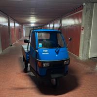 Piaggio ape 50 top blue action