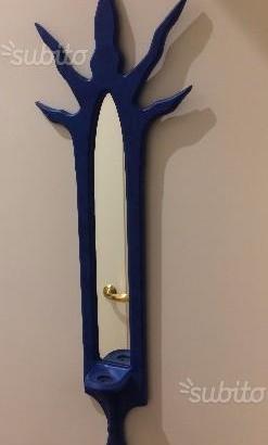 Originale specchio in legno con portacandela