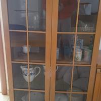 Mobile soggiorno ad angolo in legno con vetrina