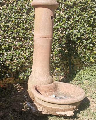 Fontanella in terracotta