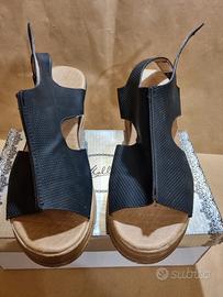 sandali con zeppa 