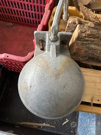 TAZZA ABBEVERATOIO IN GHISA