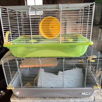 Due gabbie per criceti