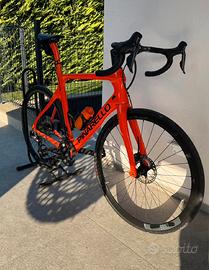 Bici da corsa Pinarello Paris Di2 anno 2022