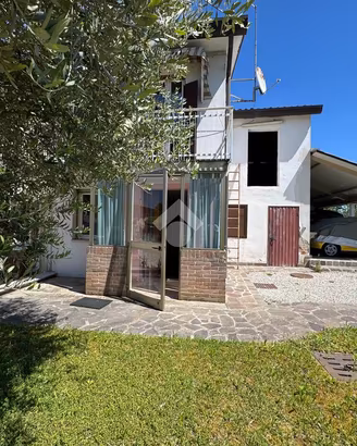 CASA INDIPENDENTE A CURTAROLO