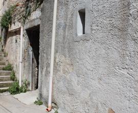 Rif 483 - Magazzino, zona Altarello/Pitre'