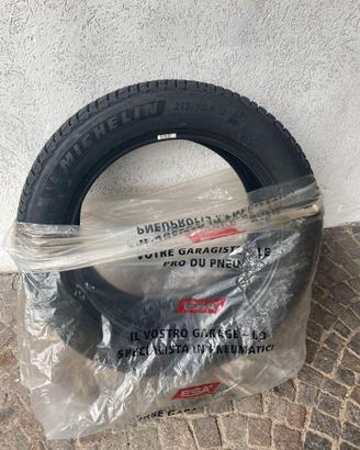 4 gomme invernali Nuove marca Michelin 255/5