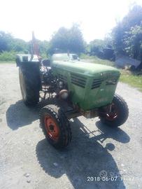 TRATTORE AGRICOLO