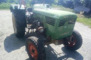 TRATTORE AGRICOLO