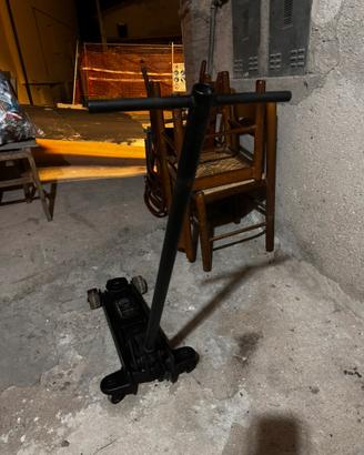 Cric idraulico a carrello
